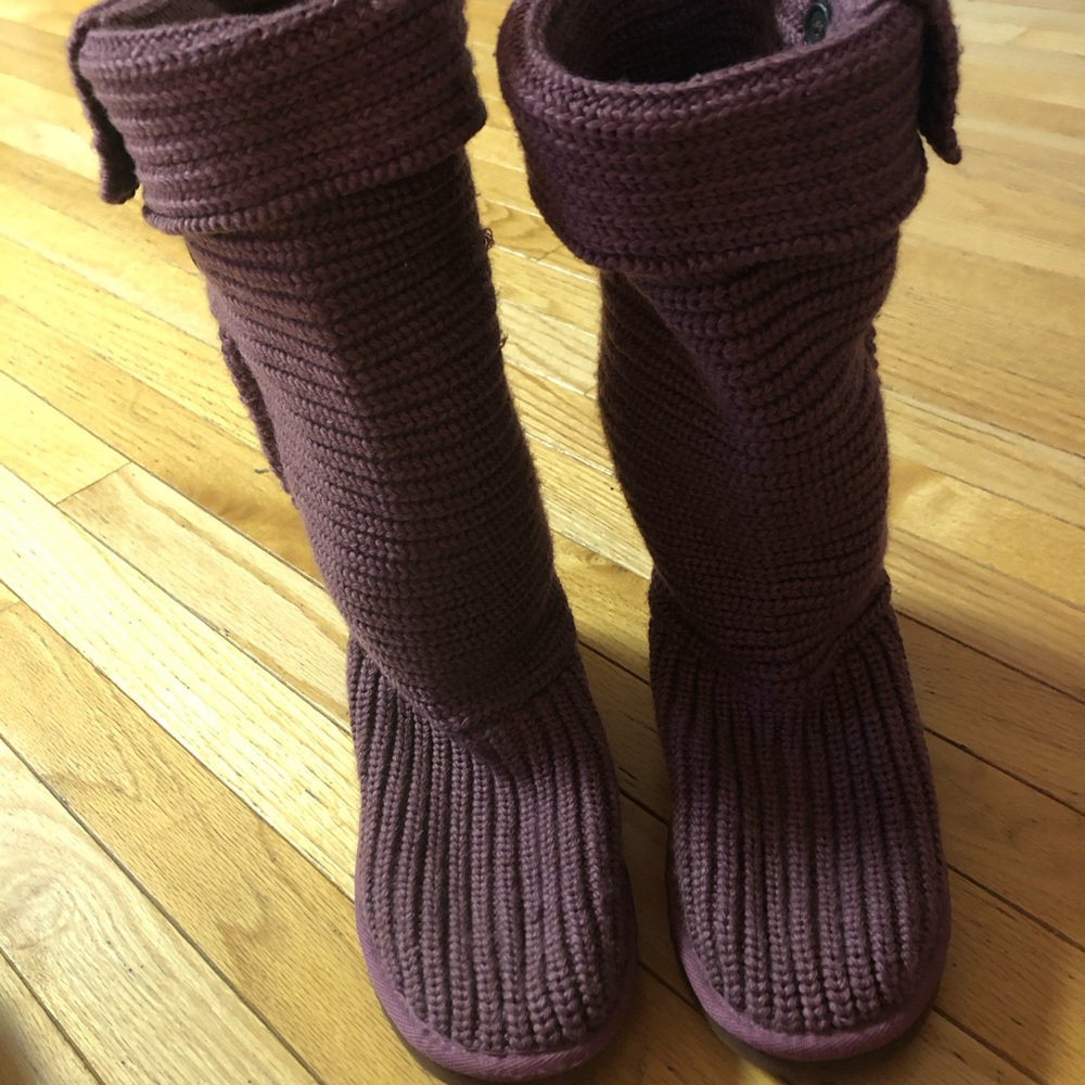 Authentic classic cable UGG boots, perfect condition.